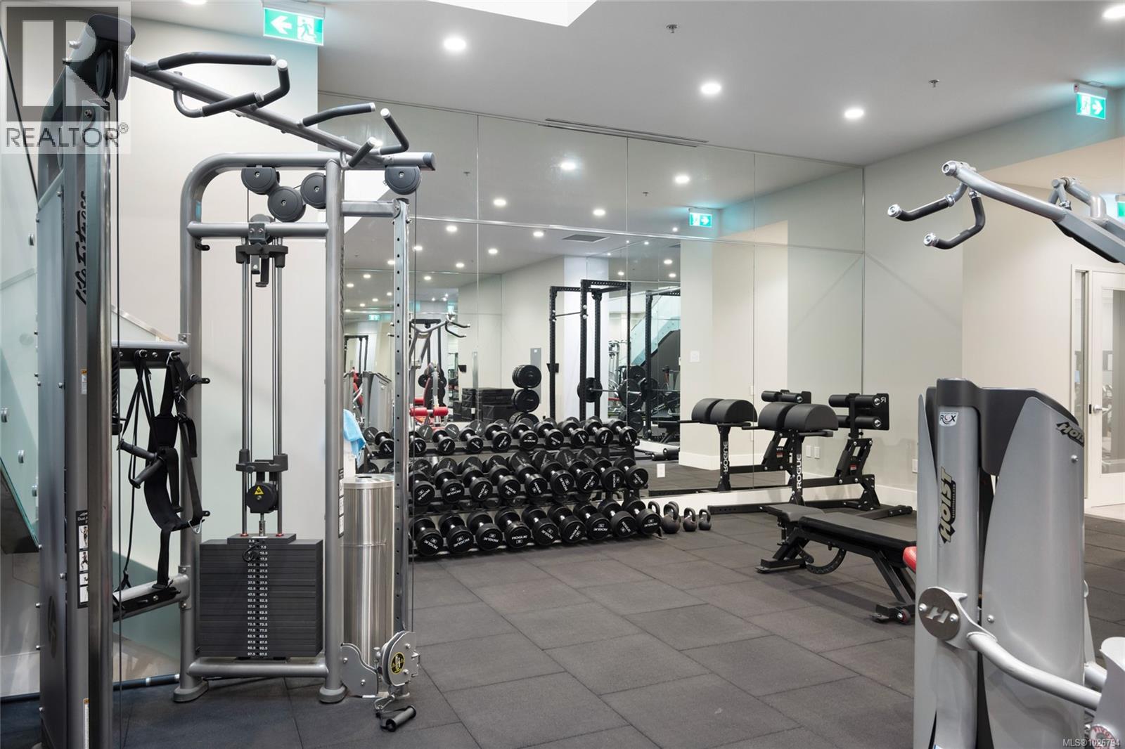 #203 888 GOVERNMENT ST - 24