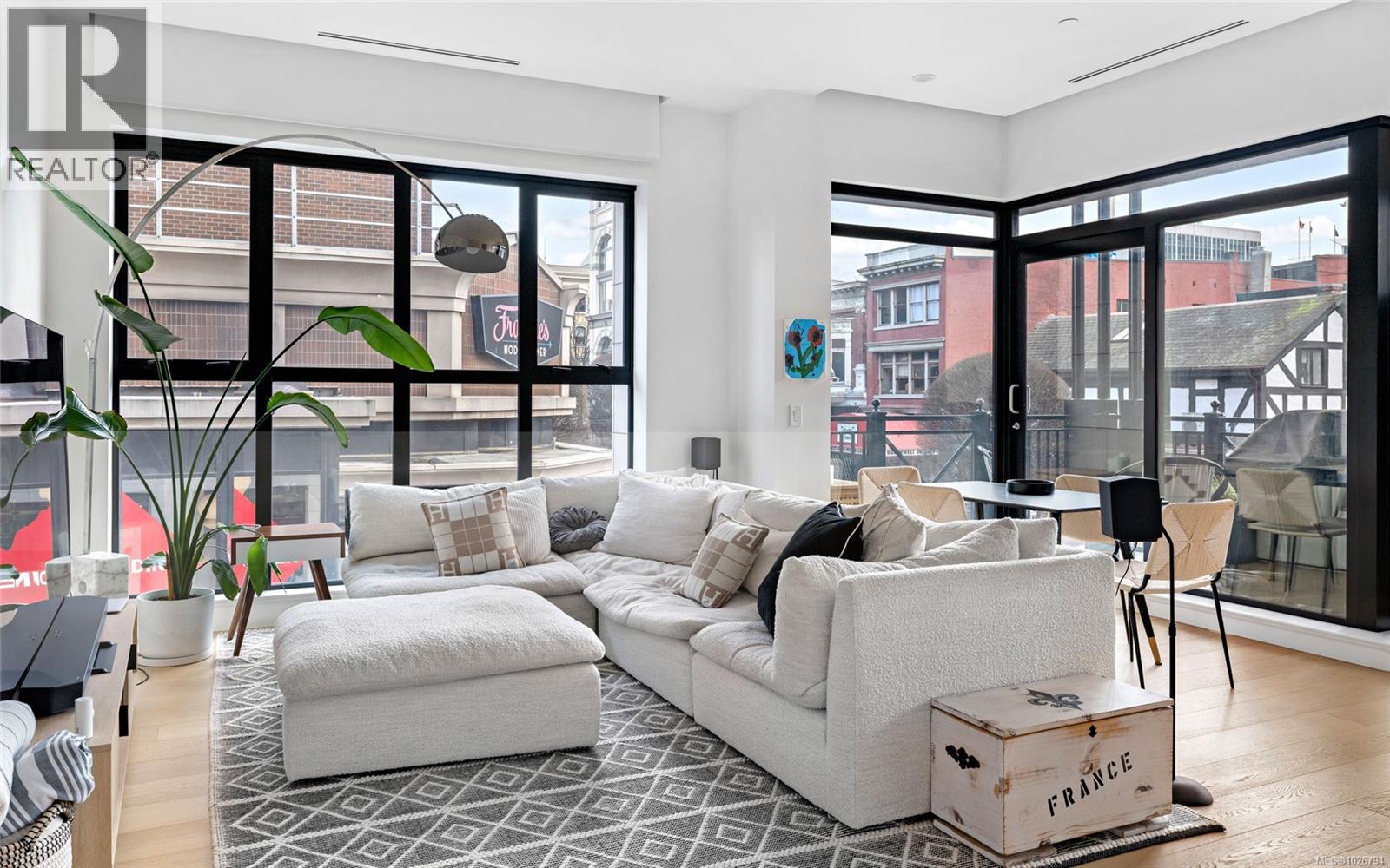 #203 888 GOVERNMENT ST - 4