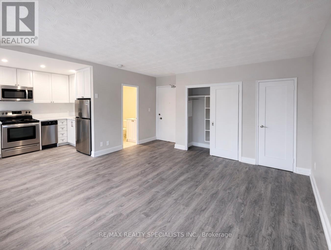 505 – 118 TYNDALL AVENUE