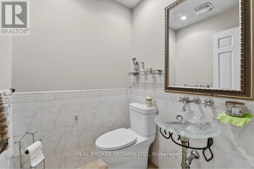 2145 ONEIDA CRESCENT - 22