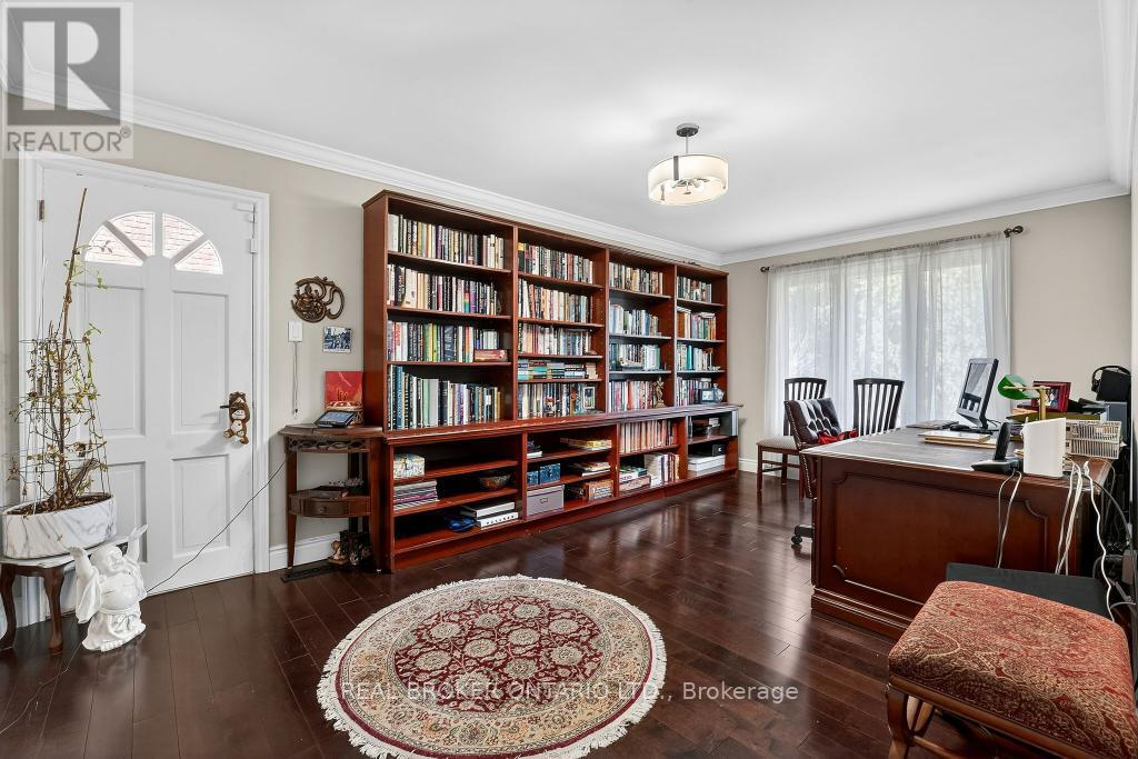 2145 ONEIDA CRESCENT - 23