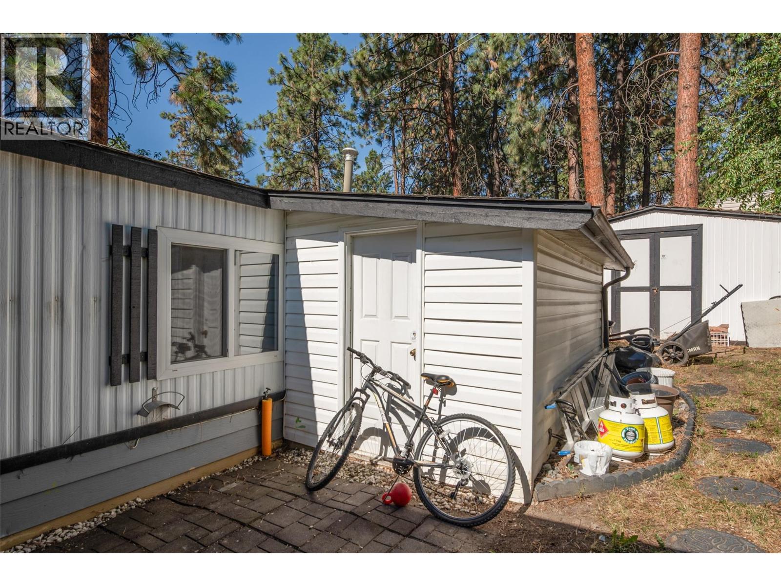 #30 1860 Boucherie Road - 40
