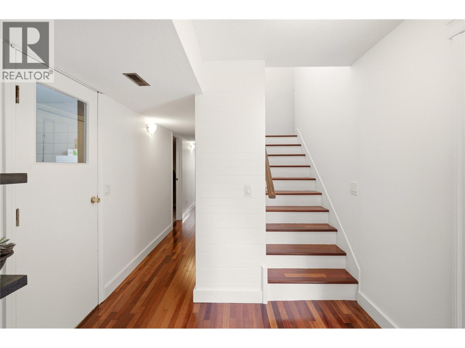  1130 Lynn Court, Kelowna