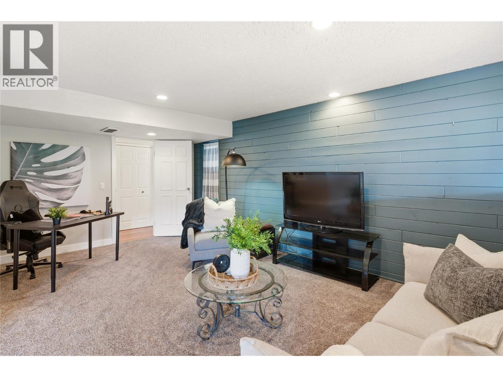  1130 Lynn Court, Kelowna