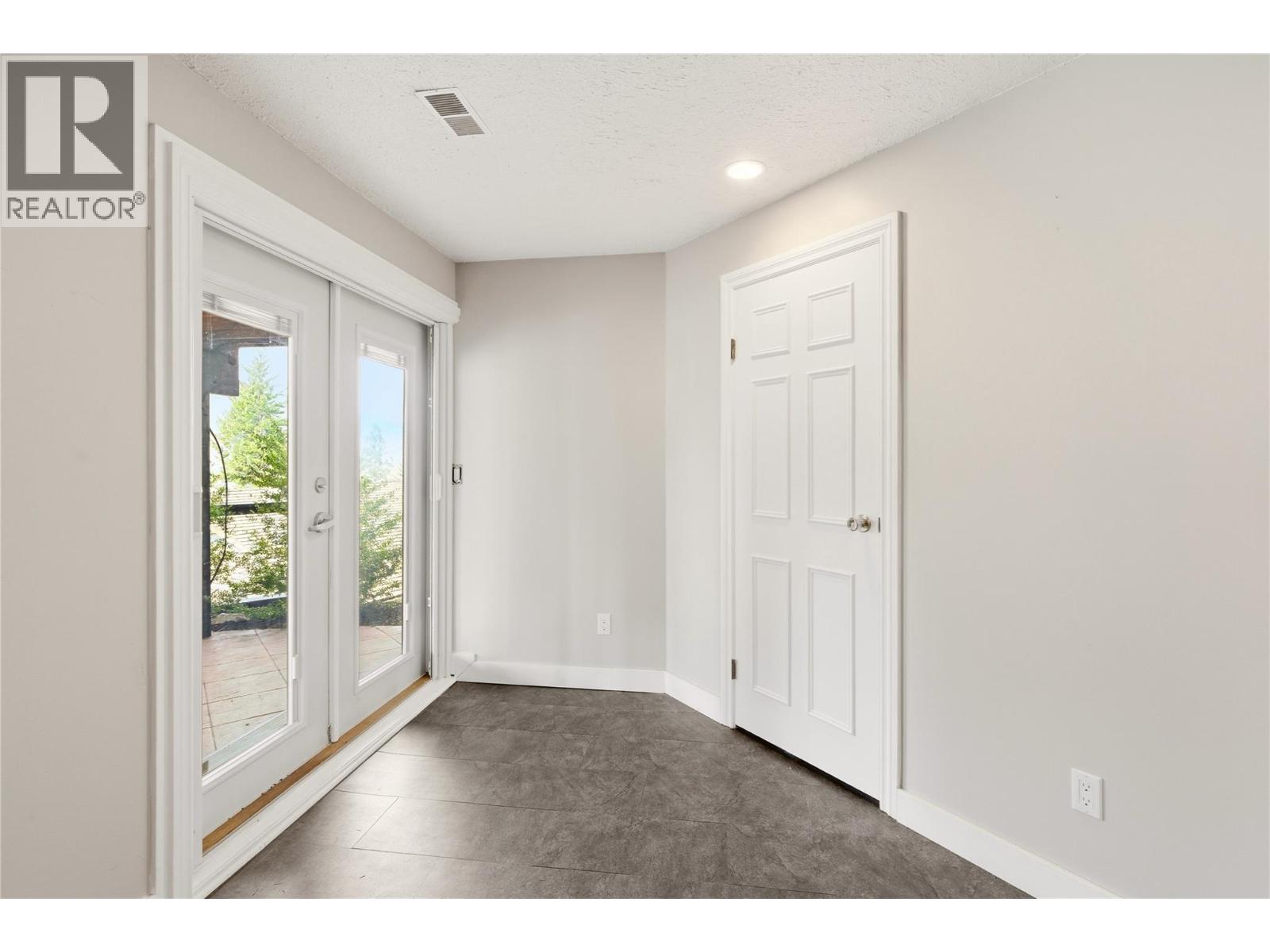  1130 Lynn Court, Kelowna