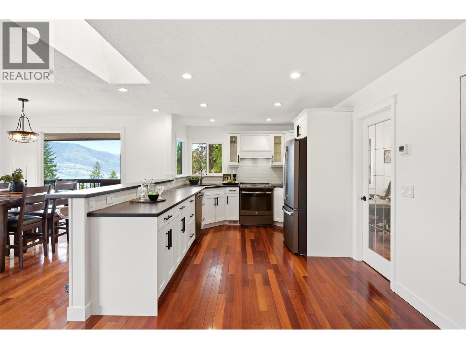  1130 Lynn Court, Kelowna