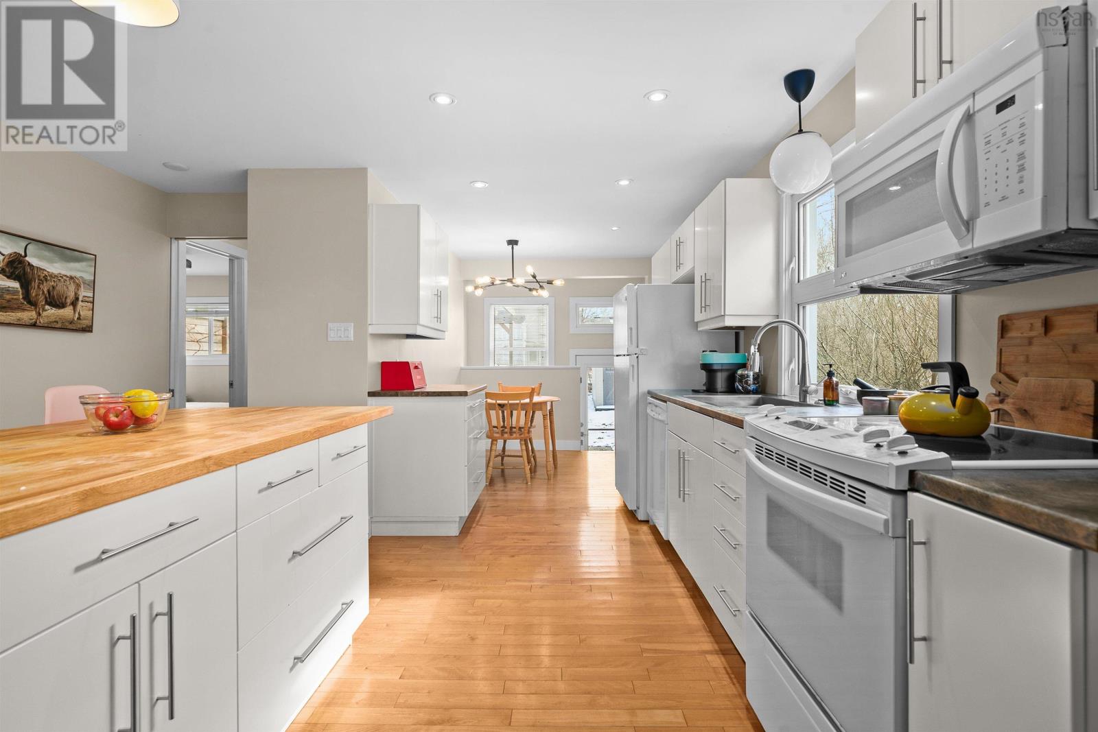 Property 2 of 31 of 6484 Roslyn Road