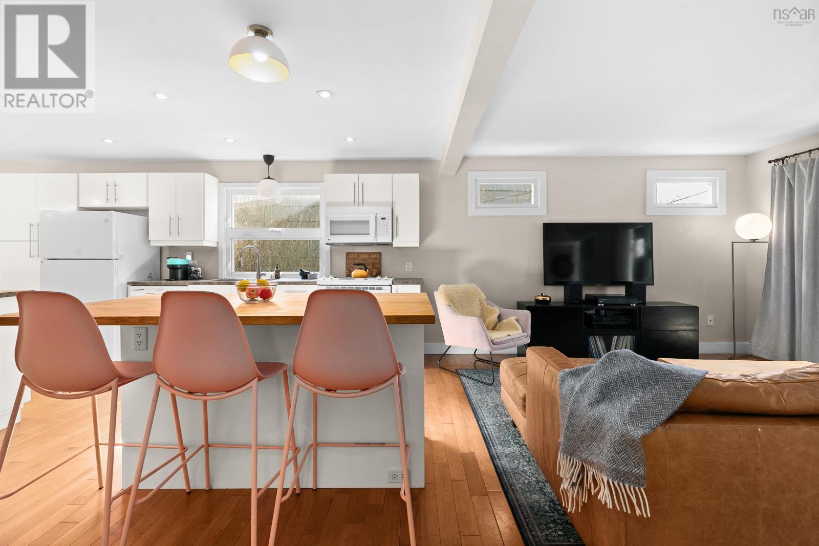 Property 17 of 31 of 6484 Roslyn Road