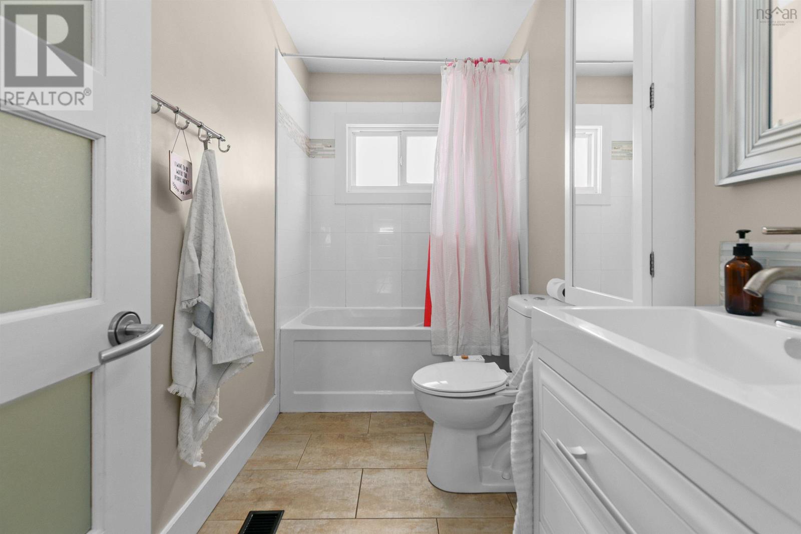 Property 29 of 31 of 6484 Roslyn Road