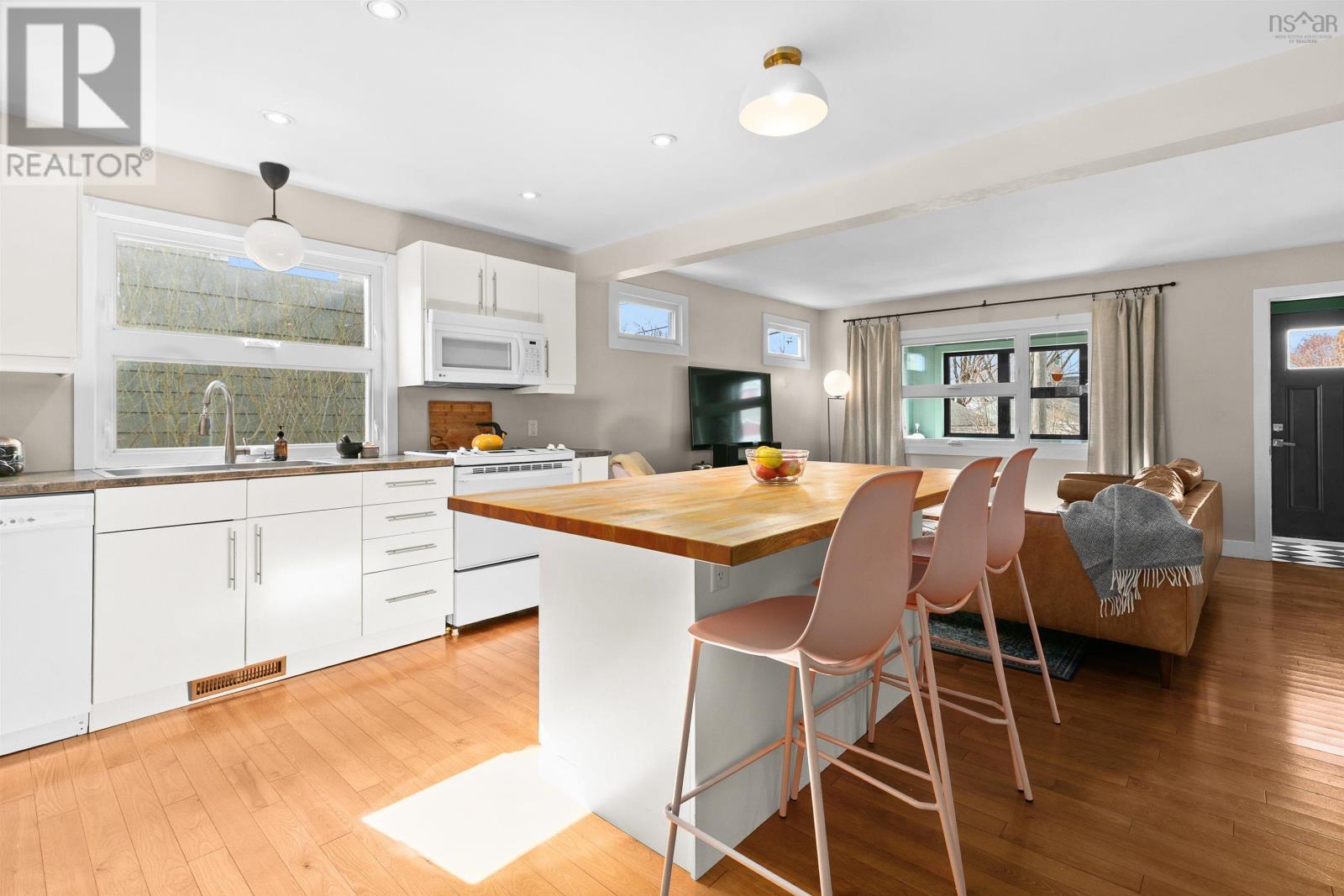 Property 3 of 31 of 6484 Roslyn Road