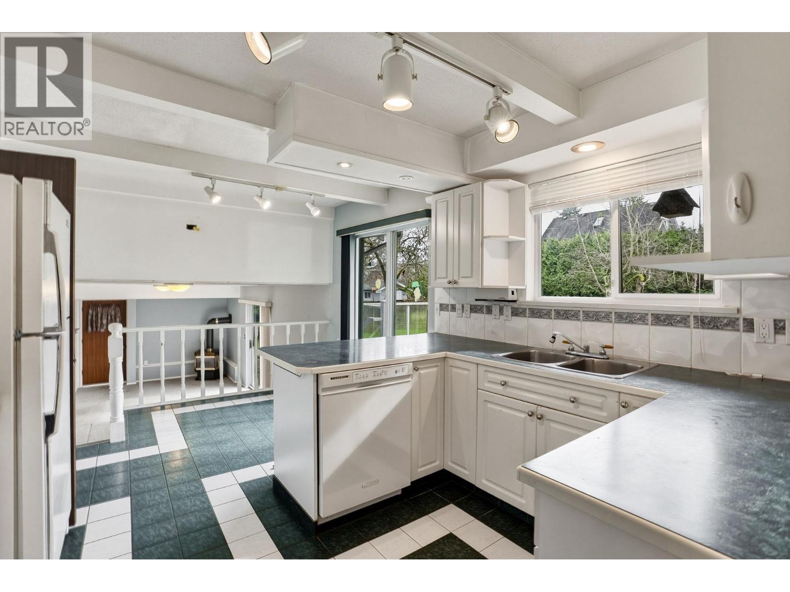 4952 FENTON DRIVE, Ladner