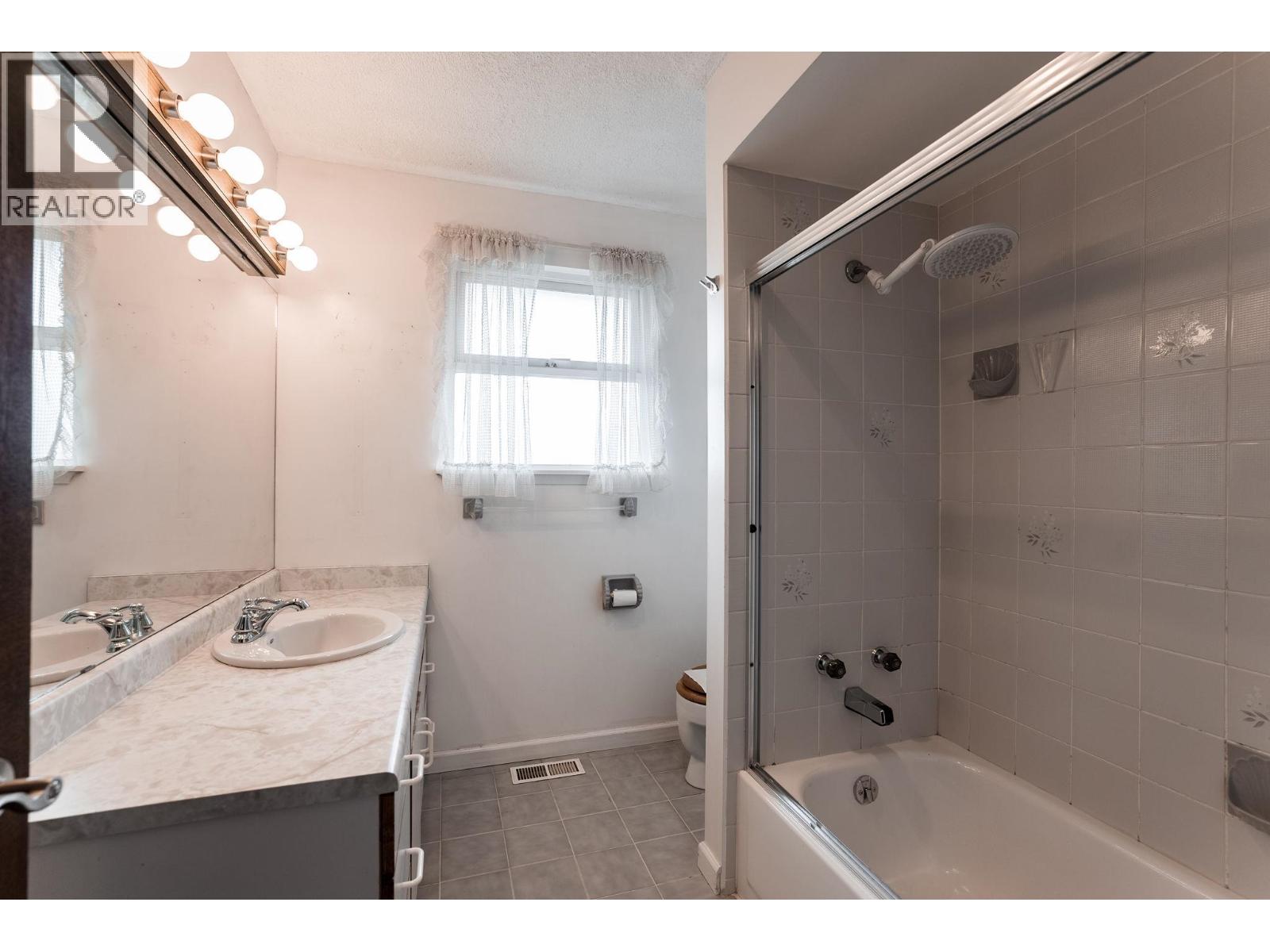 4952 FENTON DRIVE, Ladner