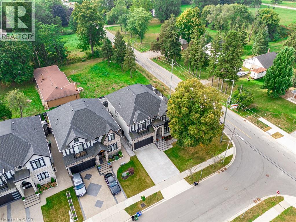 4 LOCKMAN DRIVE - 48
