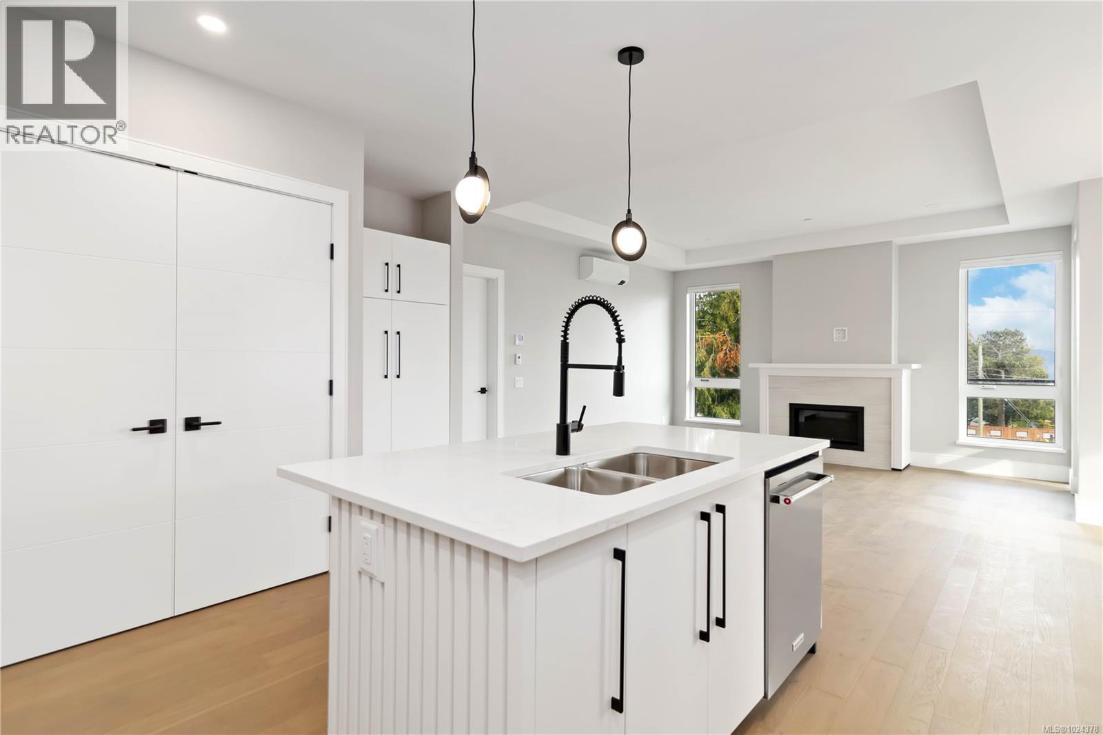 #306 990 DOUMAC AVE - 11