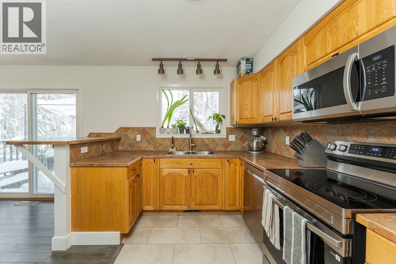 7104 HARTFORD CRESCENT - 10