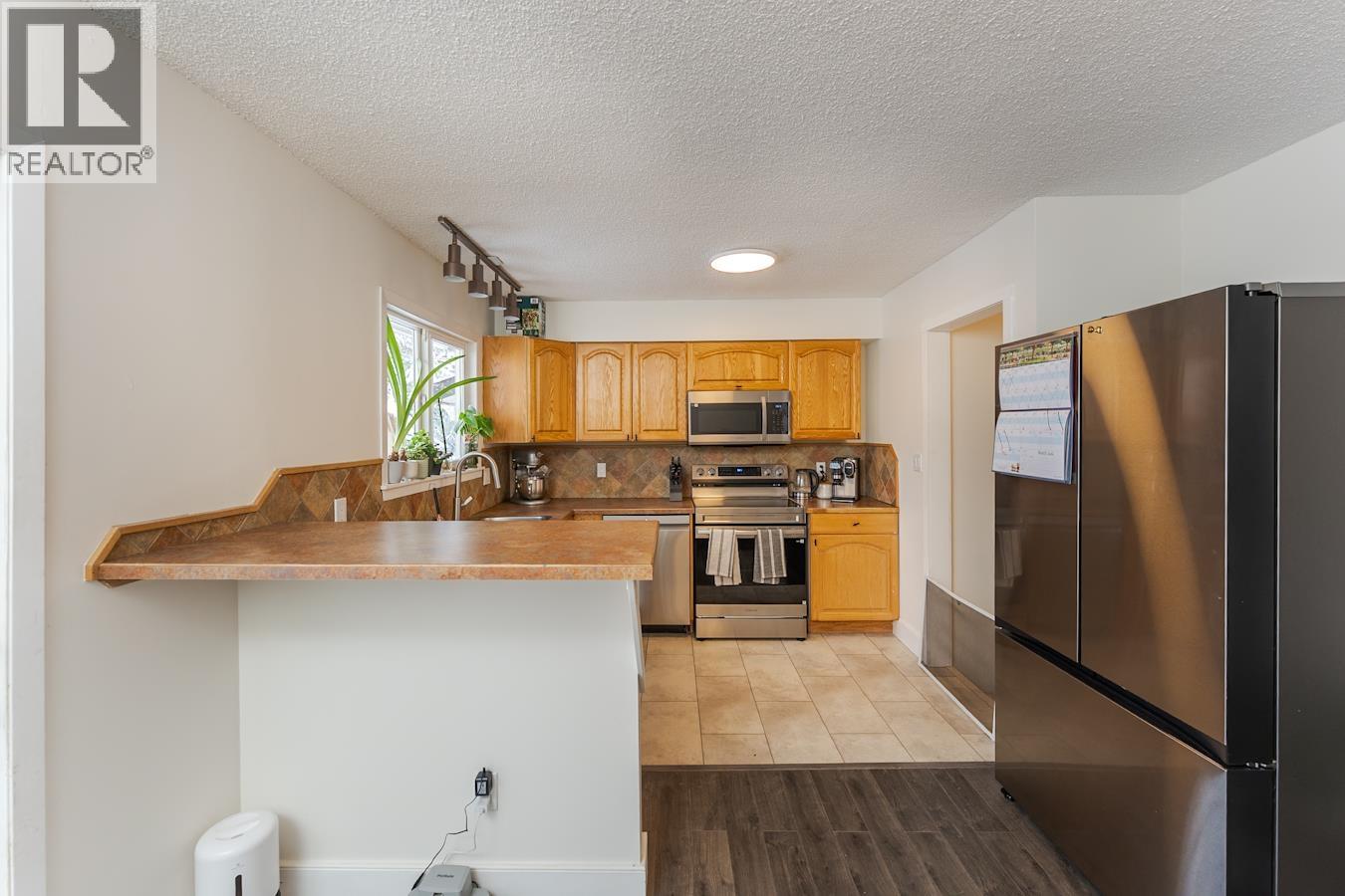 7104 HARTFORD CRESCENT - 11