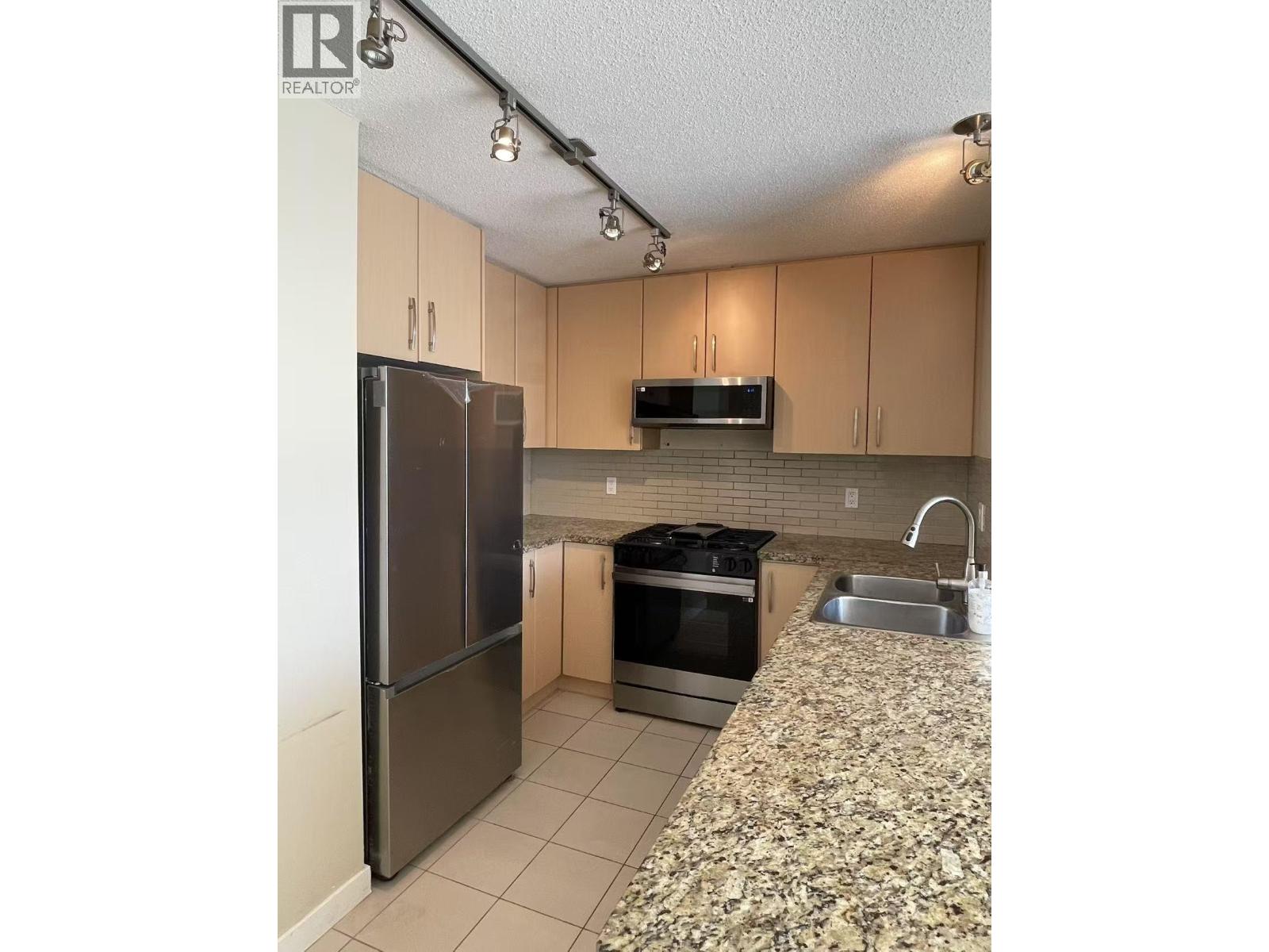 5028 KWANTLEN Street - photo 2