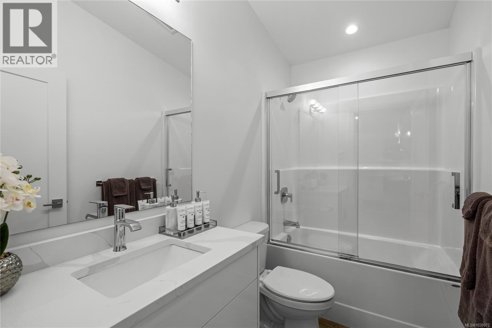 #9 3025 ROYSTON RD - 29