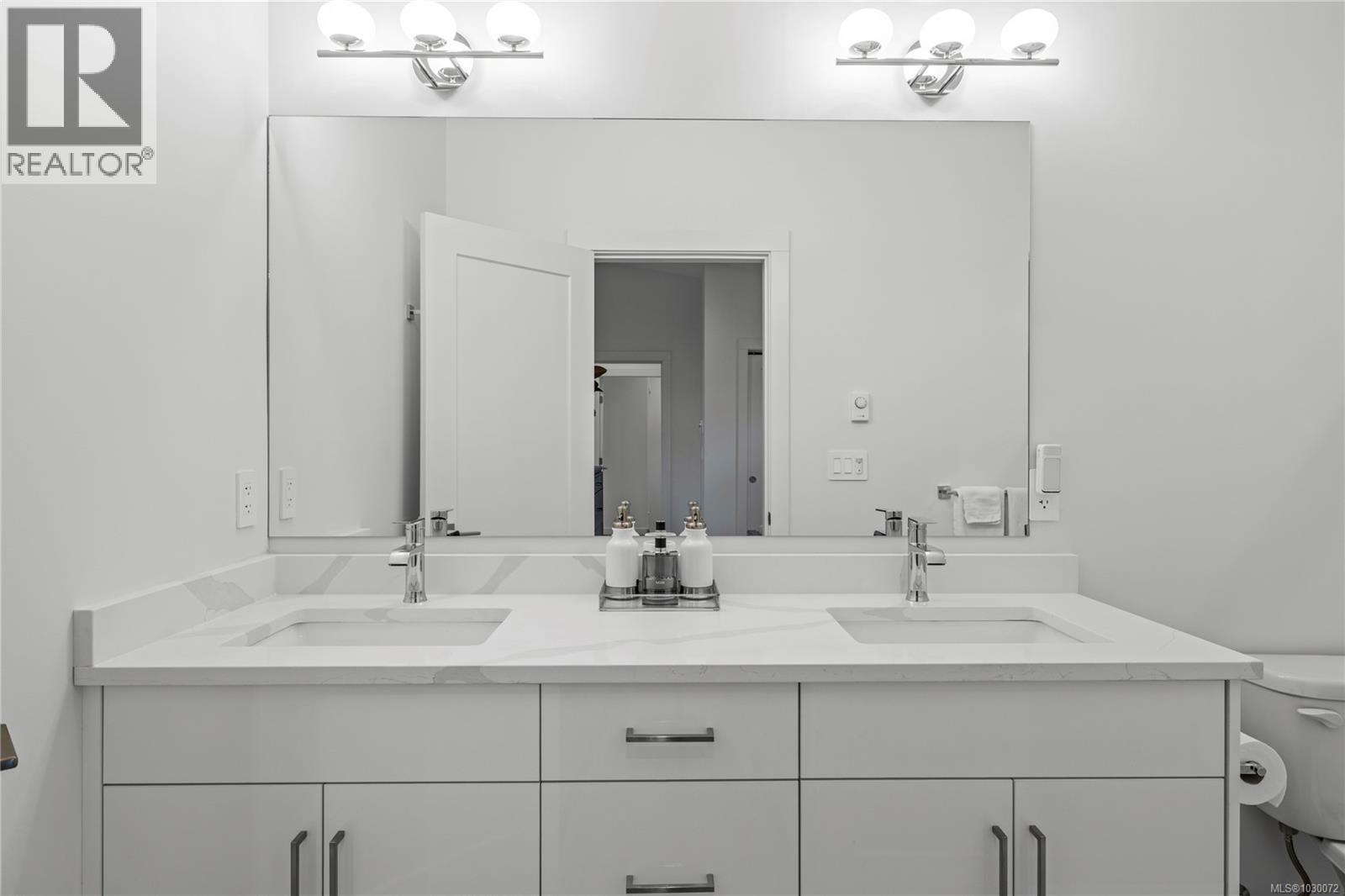 #9 3025 ROYSTON RD - 33