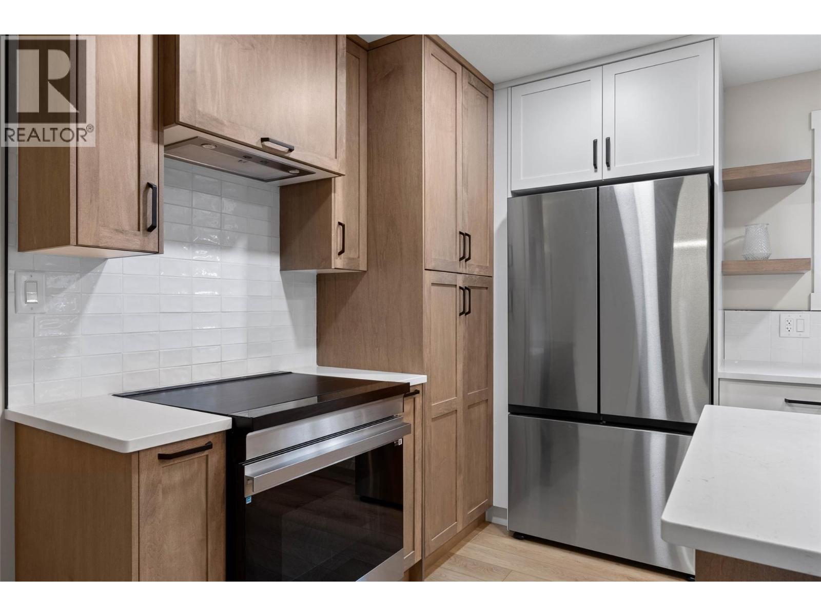 439 ORIOLE Way, Barriere