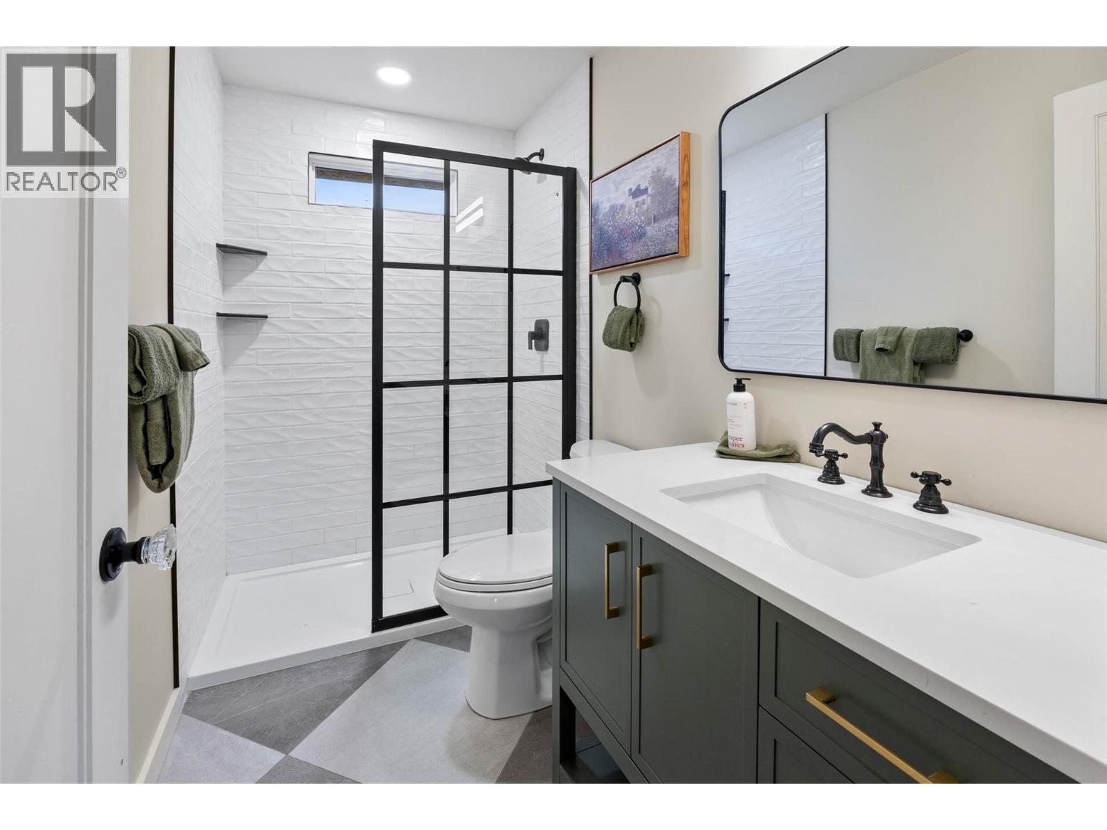 439 ORIOLE Way, Barriere