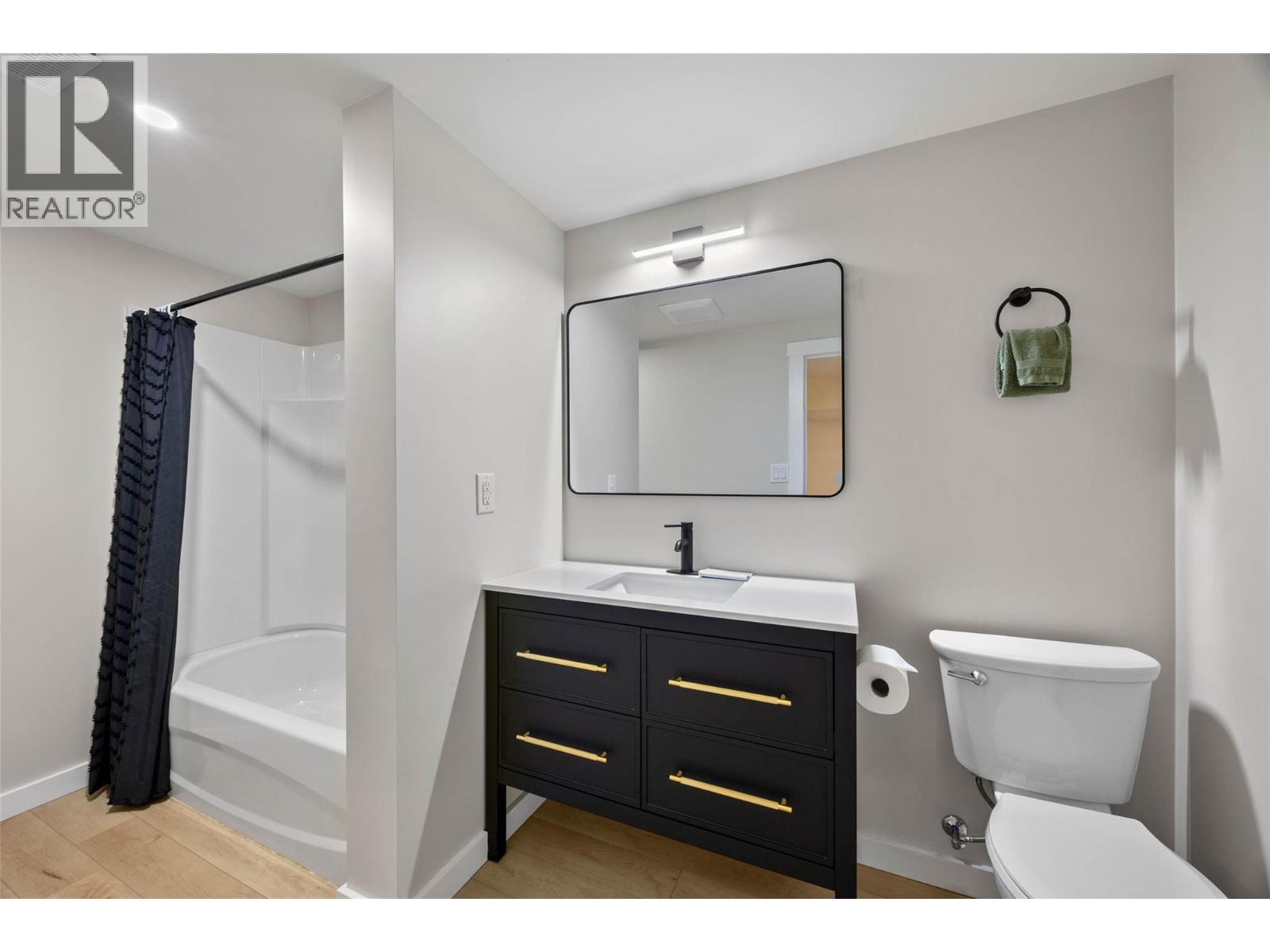 439 ORIOLE Way, Barriere