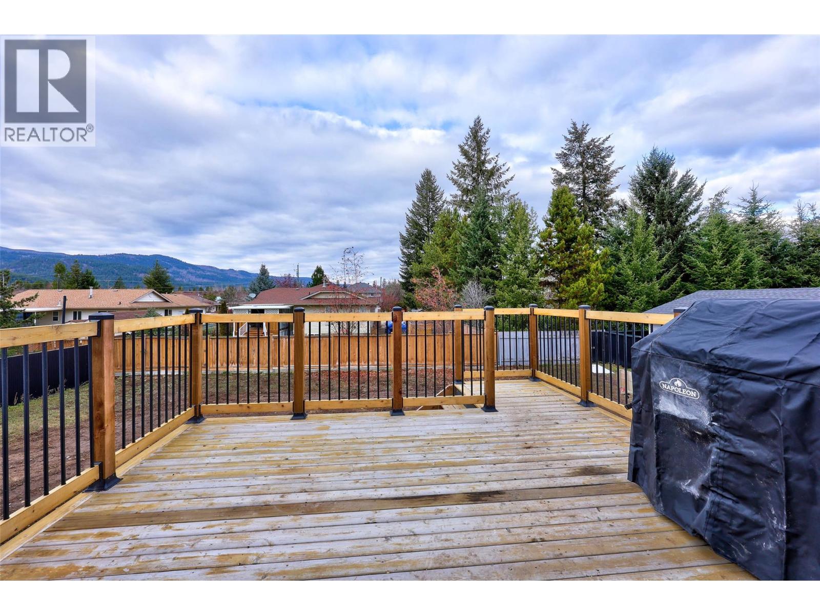 439 ORIOLE Way, Barriere