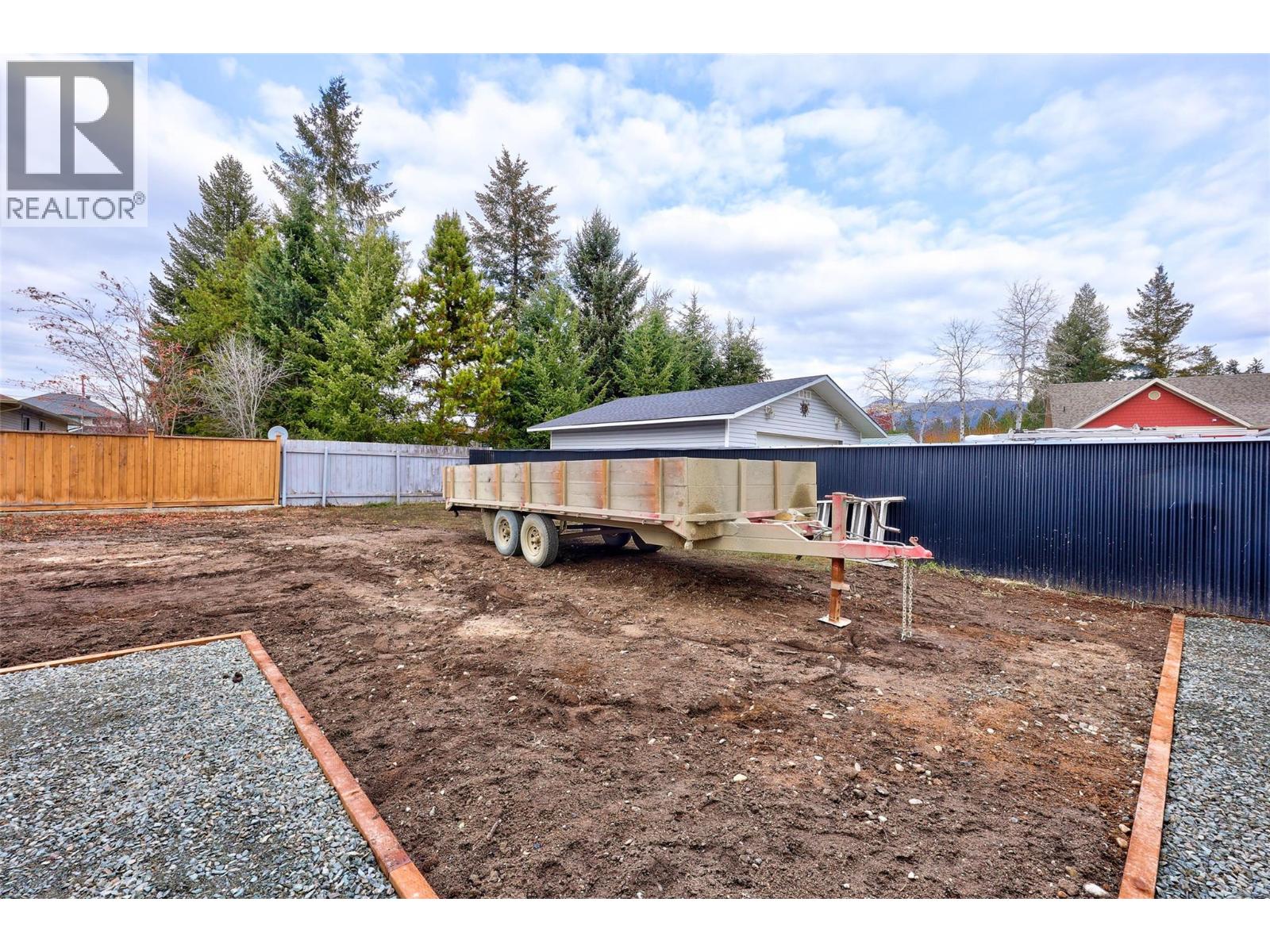 439 ORIOLE Way, Barriere