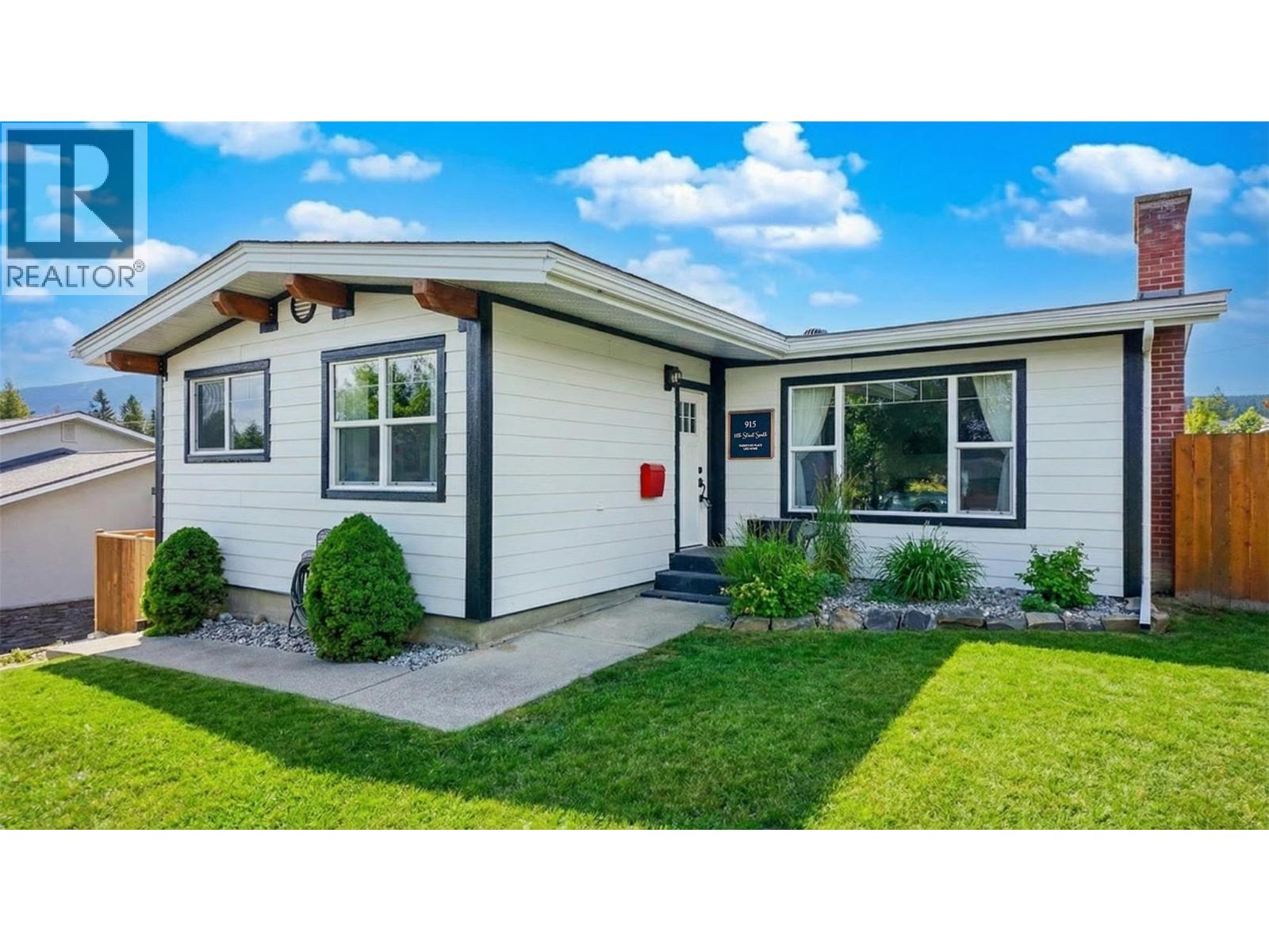  915 10TH Street South, Cranbrook