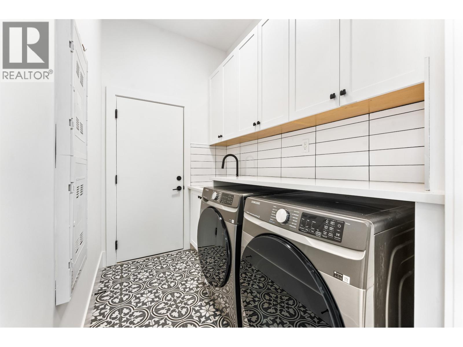 2472 GLENWOOD AVENUE, Port Coquitlam