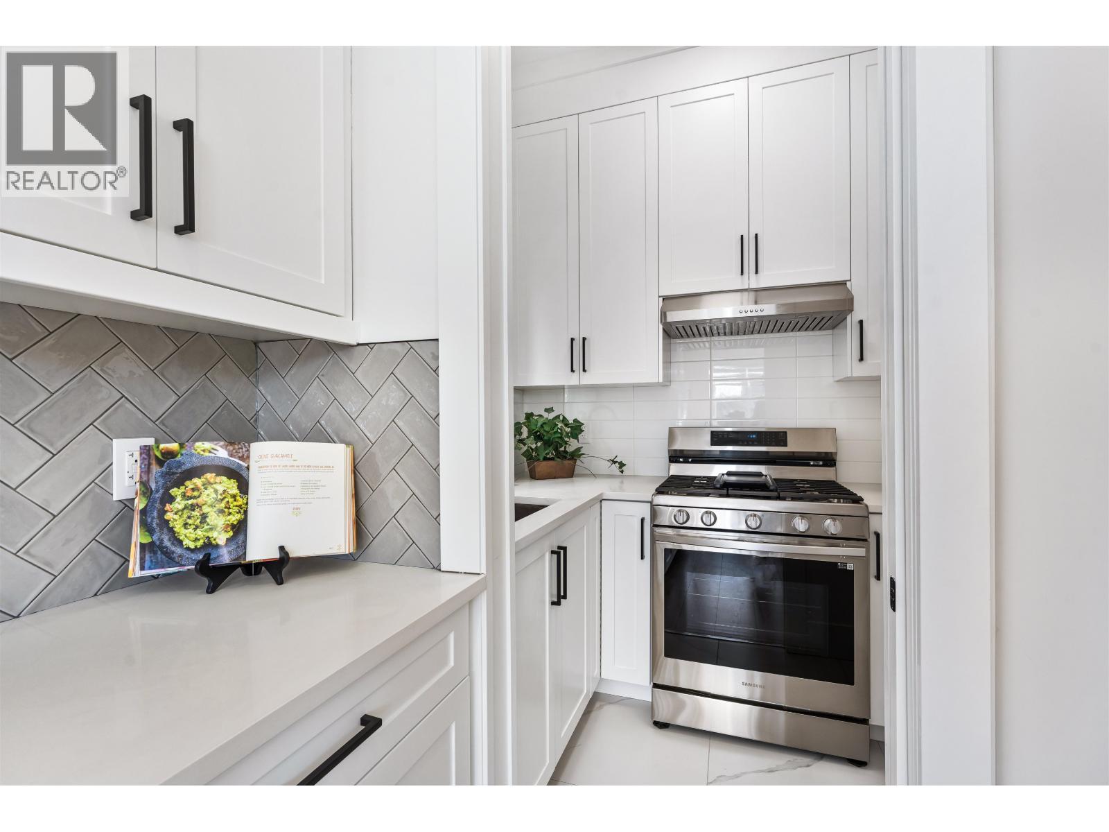 2472 GLENWOOD AVENUE, Port Coquitlam