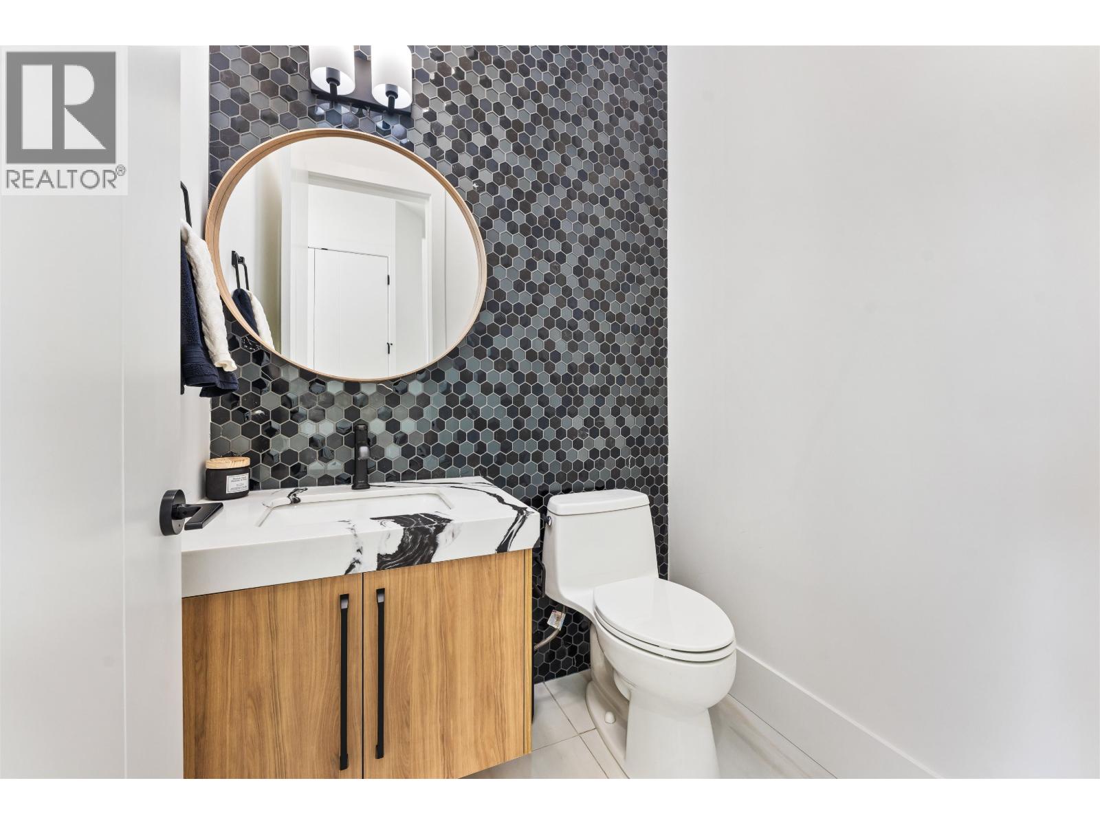 2472 GLENWOOD AVENUE