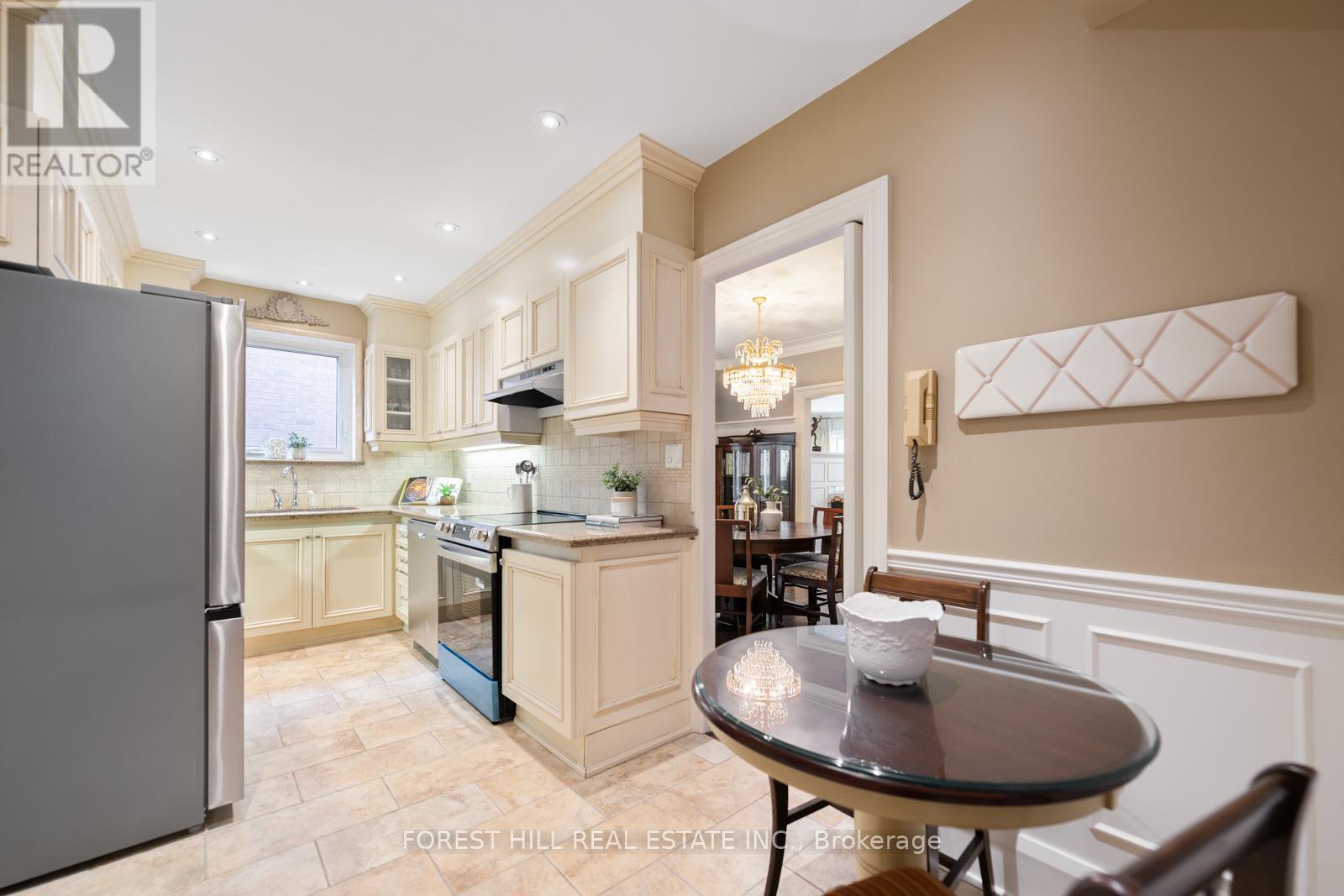 #2 11A CLARENDON AVENUE - 14
