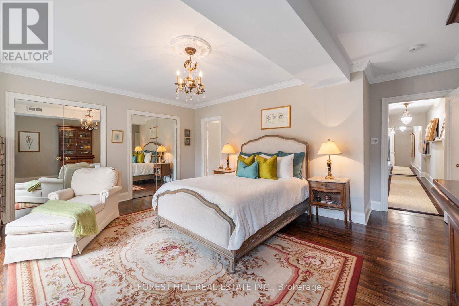 #2 11A CLARENDON AVENUE - 19