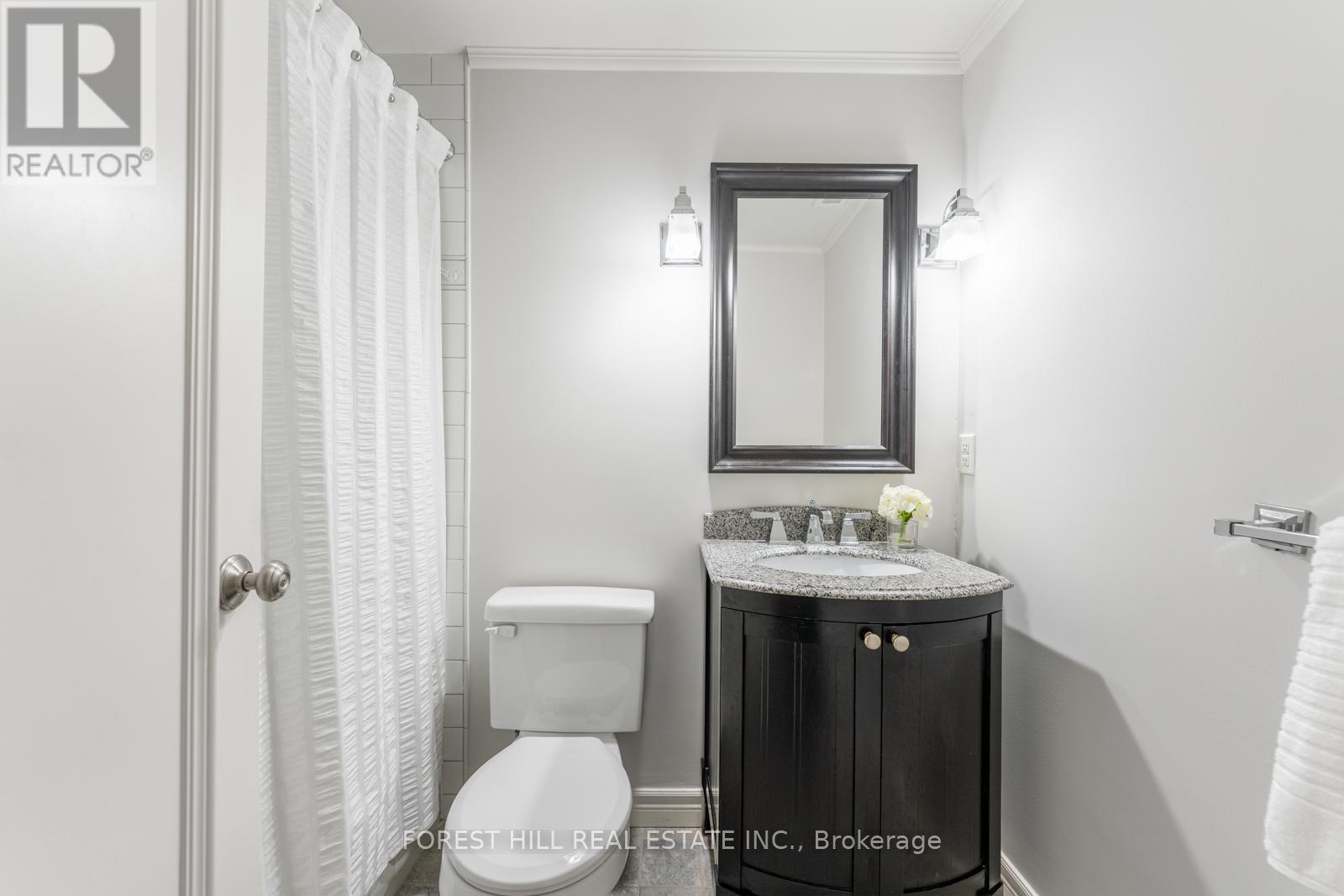 #2 11A CLARENDON AVENUE - 31