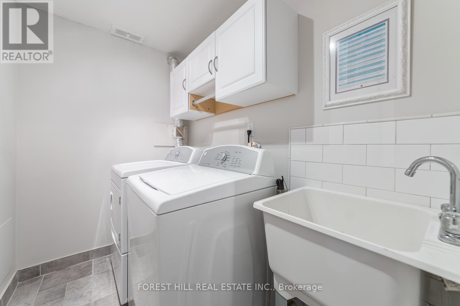 #2 11A CLARENDON AVENUE - 32