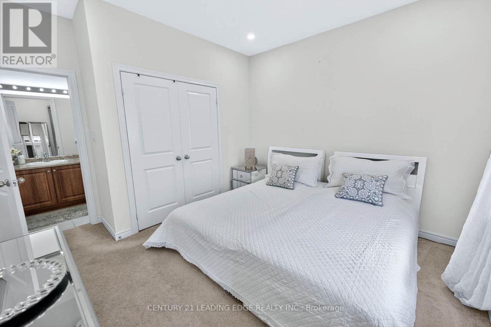 34 BUTTONLEAF CRESCENT - 33