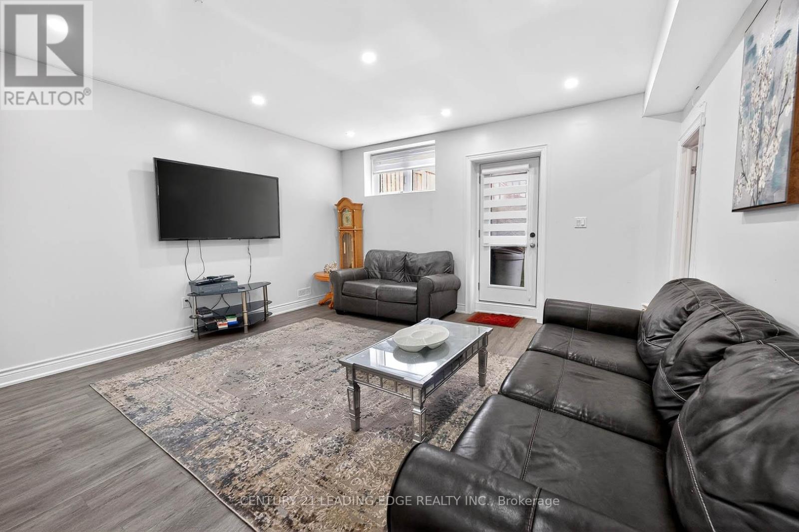 34 BUTTONLEAF CRESCENT - 36