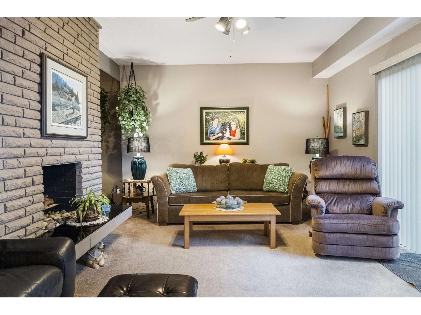 13474 15 Avenue - main photo