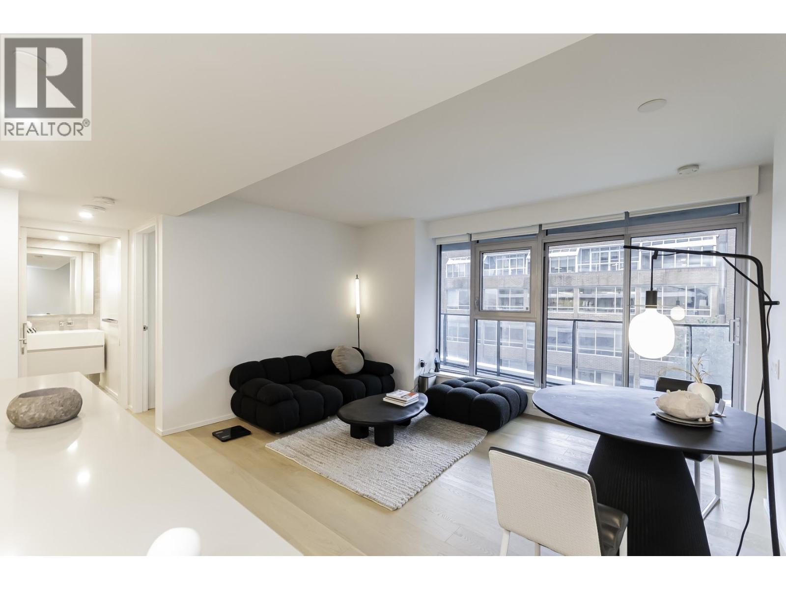 606 889 PACIFIC Street - photo 2