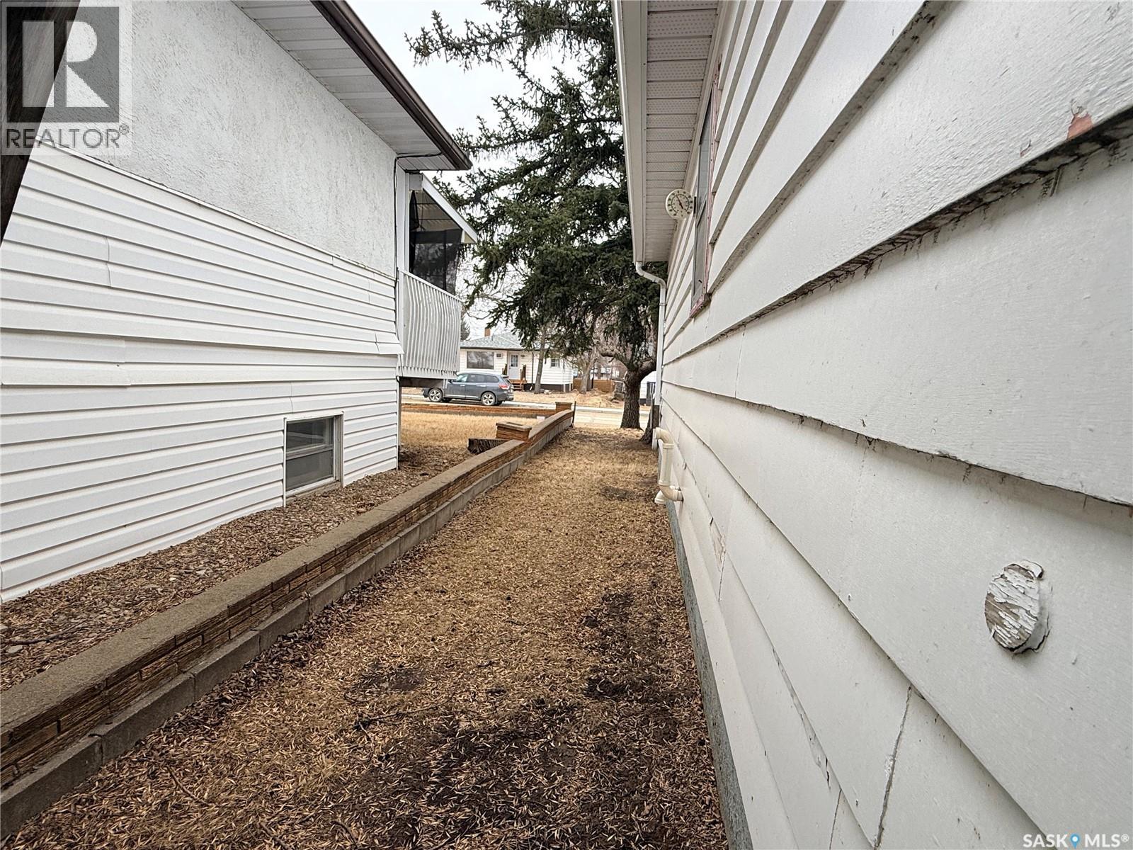 Single Family House Bungalow for Sale in  th AVENUE NW Swift Current 