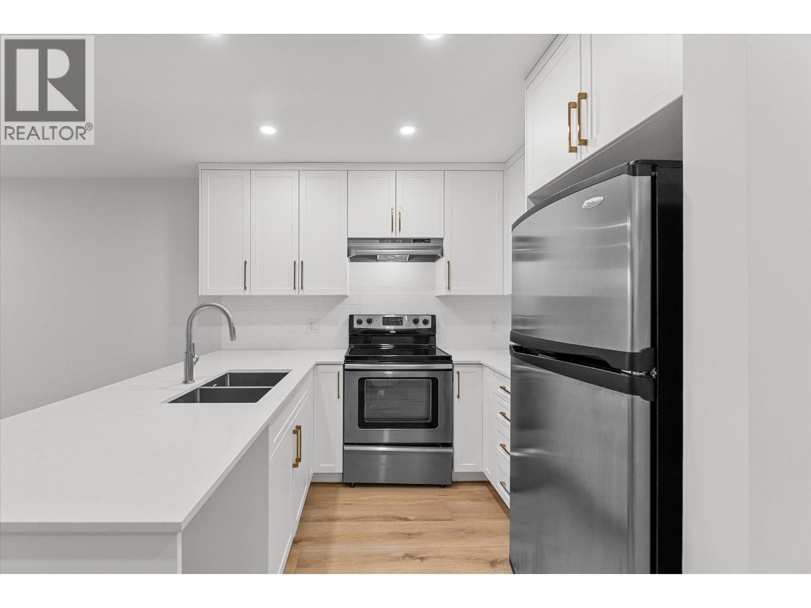 1099 Sunset Drive Unit# 333, Kelowna