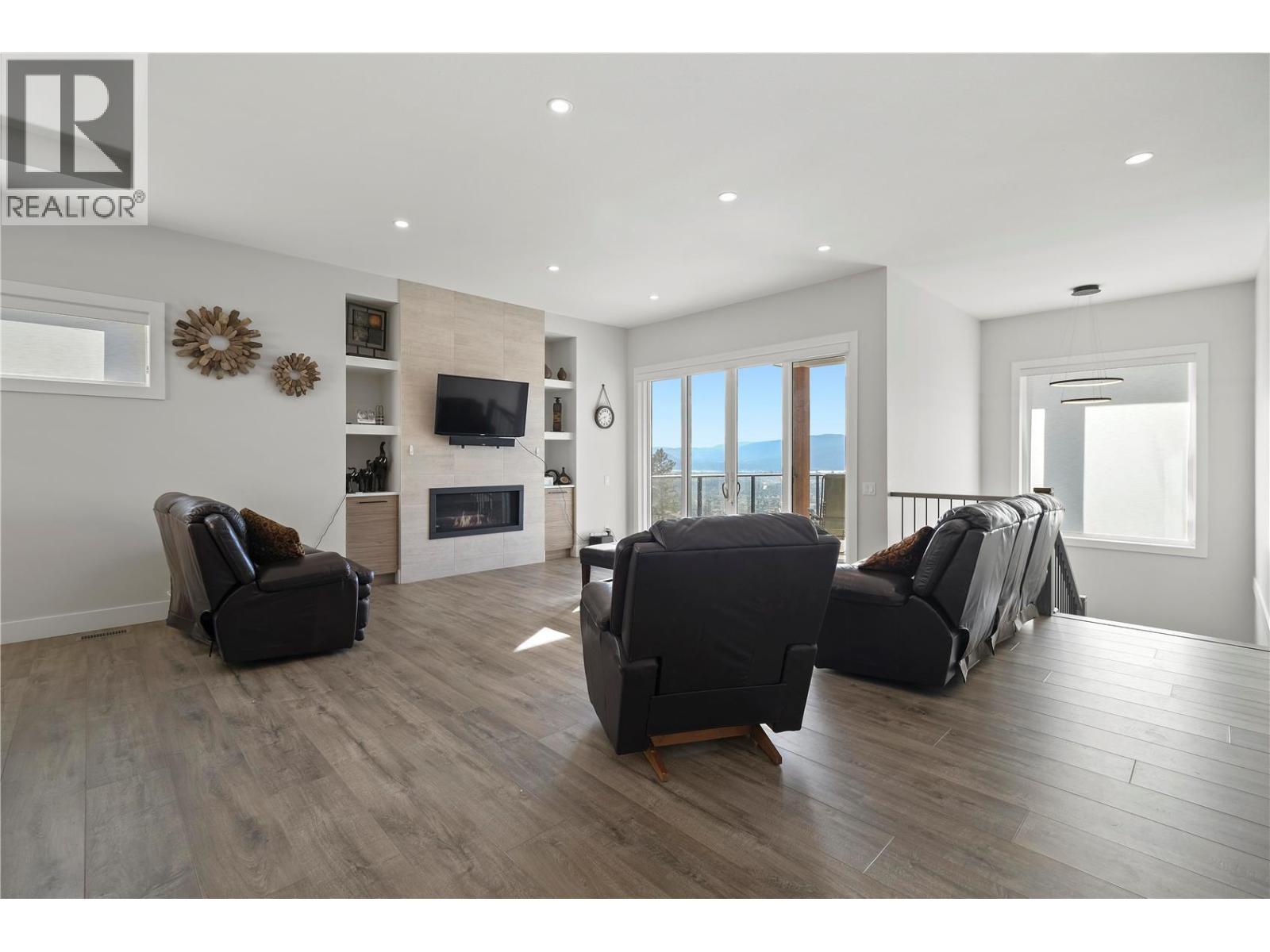  695 Deans Drive, Kelowna