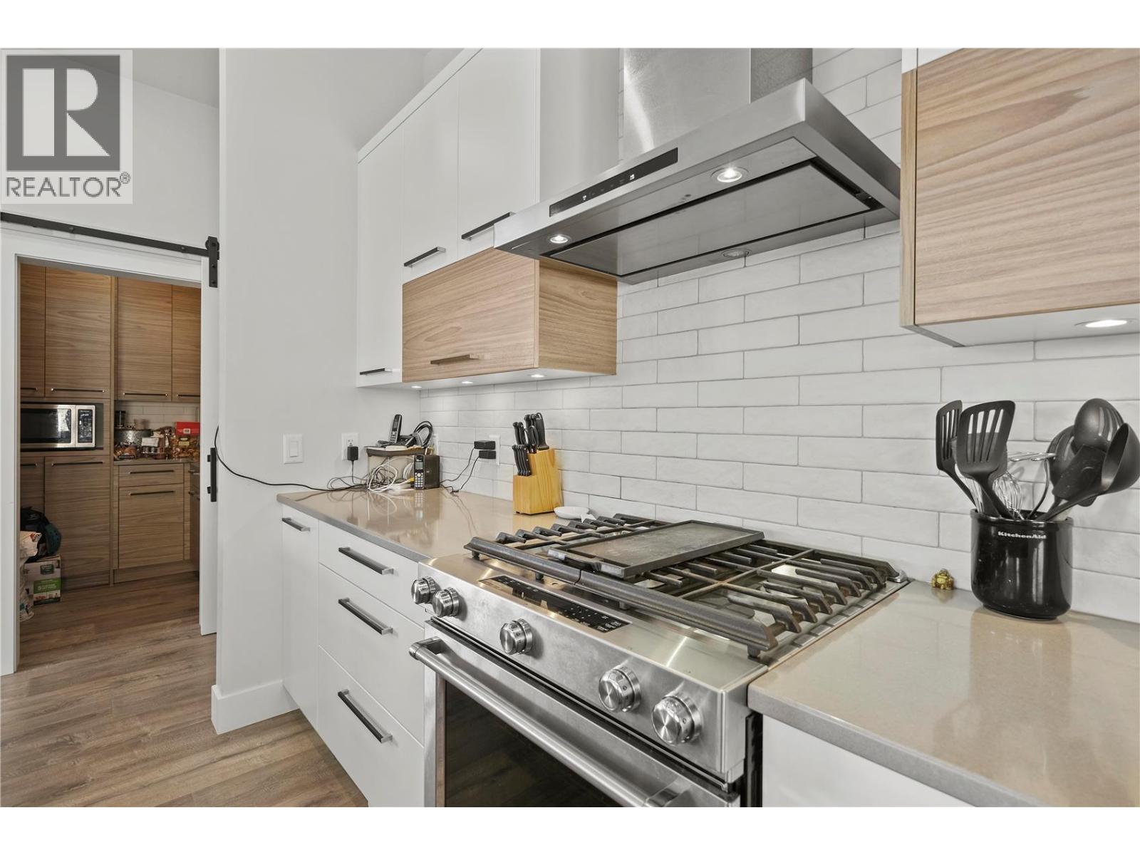  695 Deans Drive, Kelowna