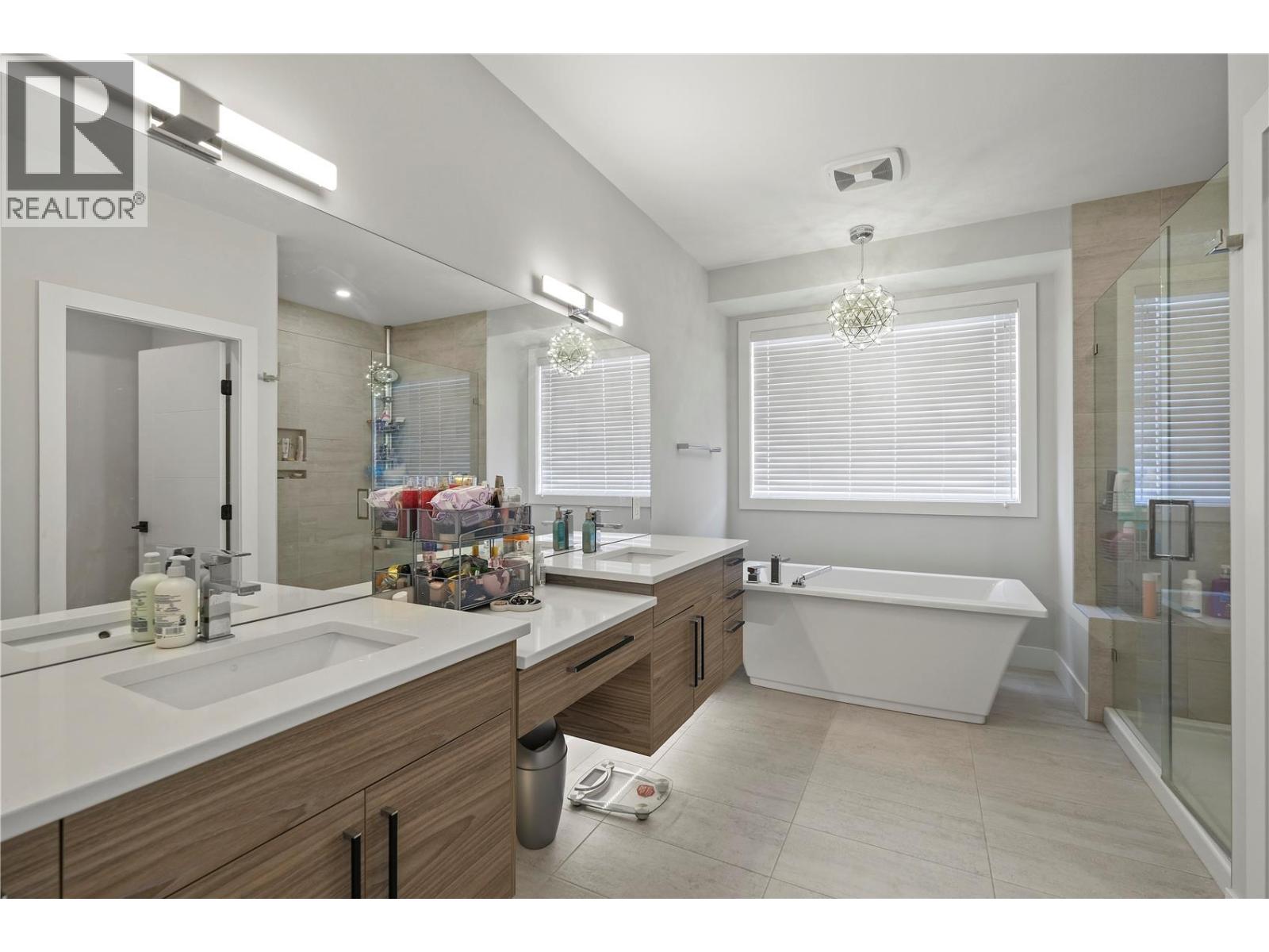  695 Deans Drive, Kelowna