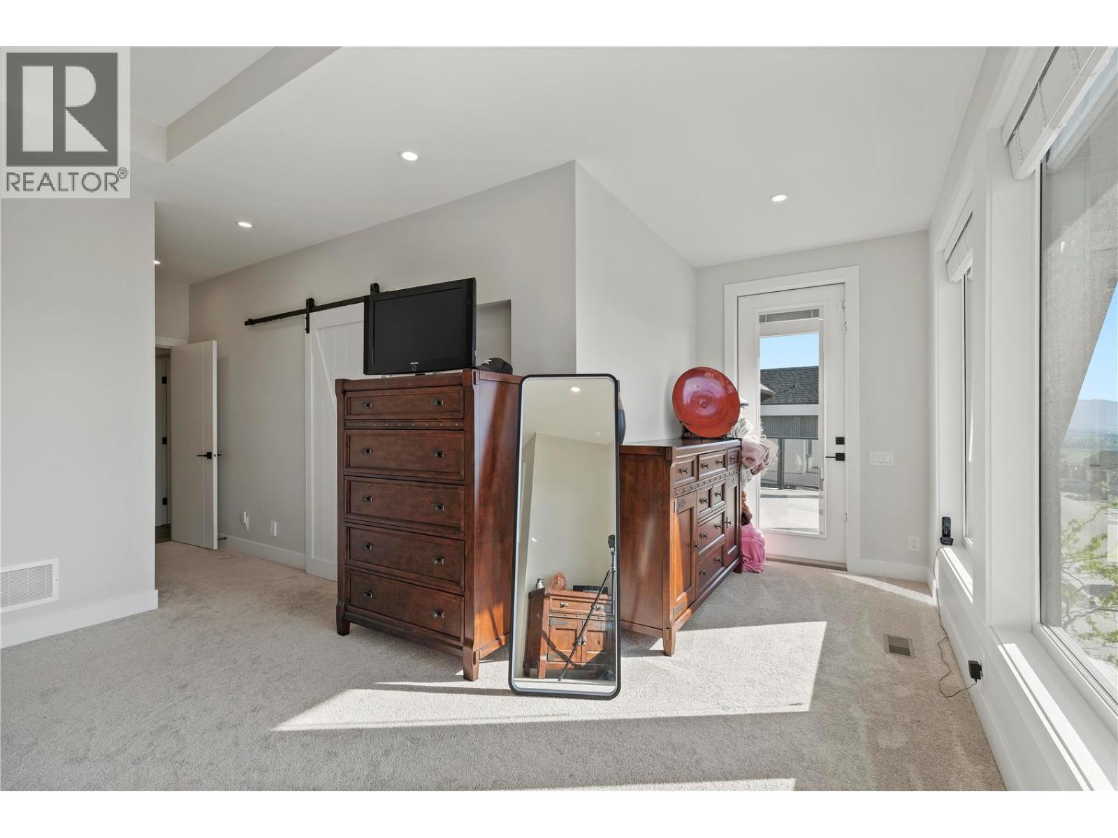  695 Deans Drive, Kelowna