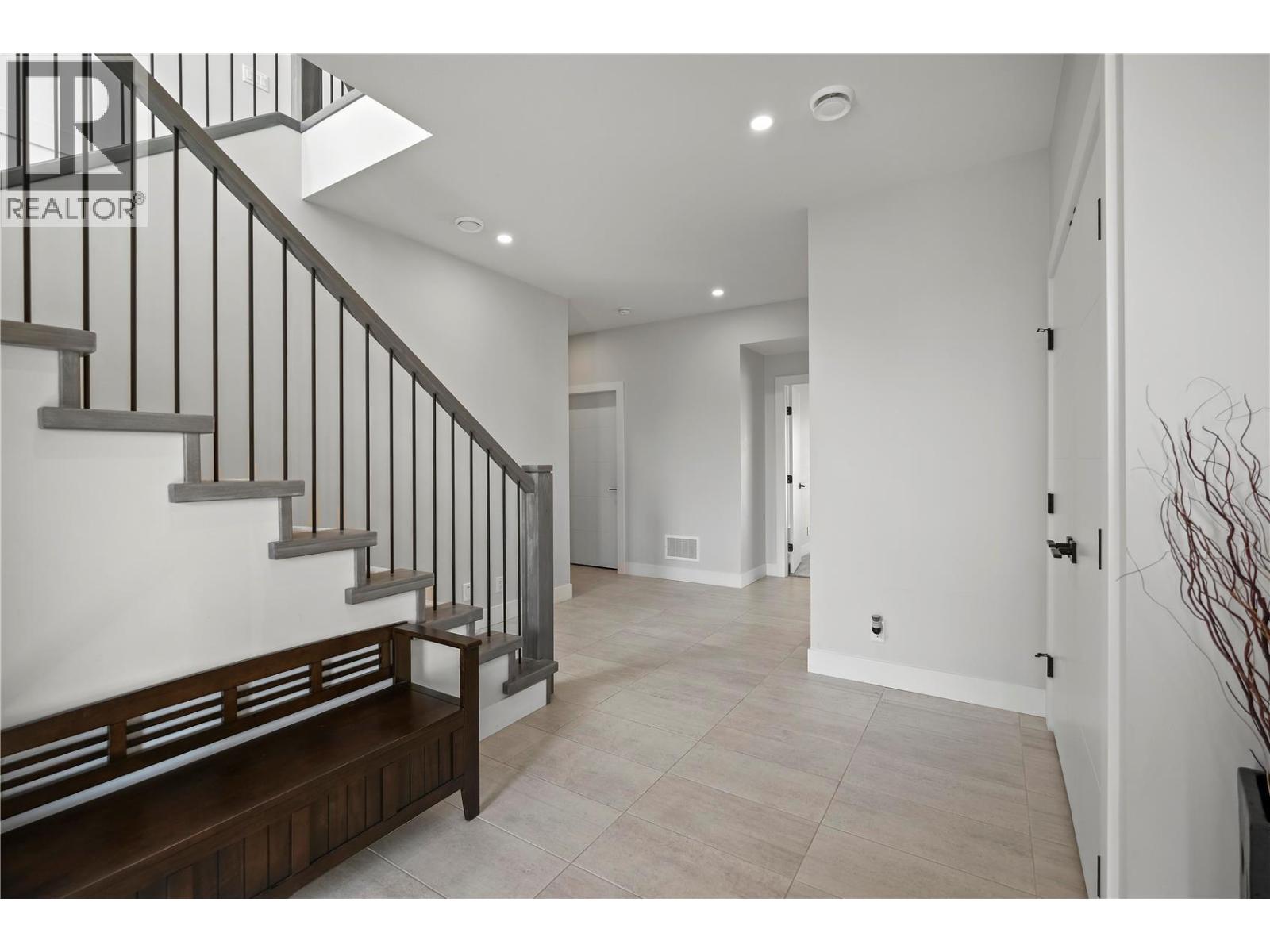  695 Deans Drive, Kelowna