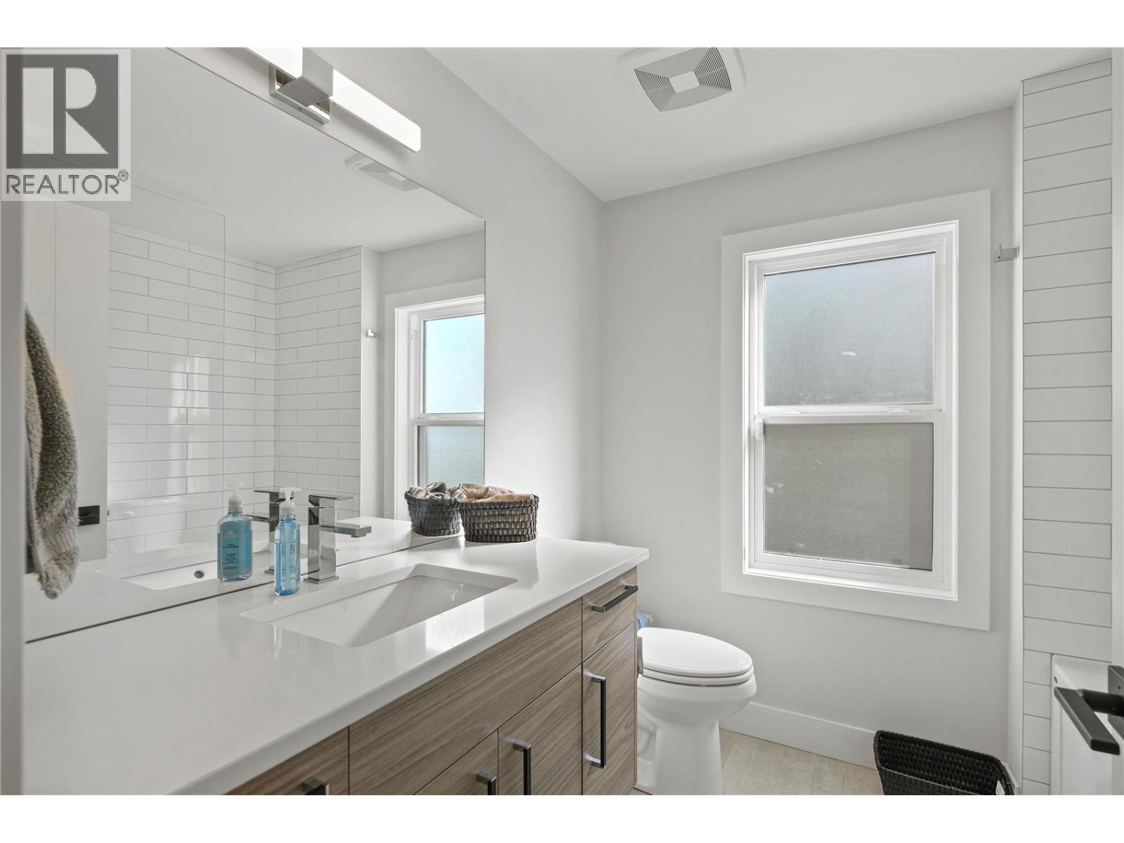  695 Deans Drive, Kelowna