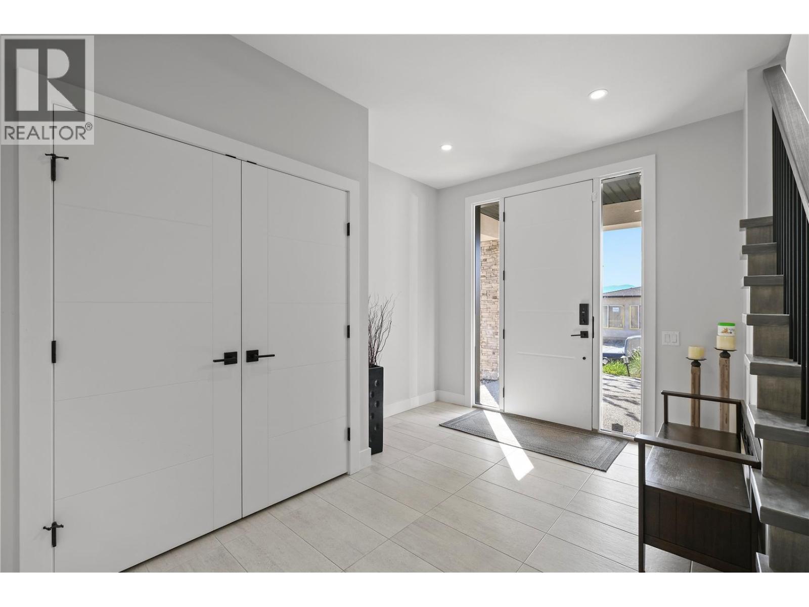  695 Deans Drive, Kelowna