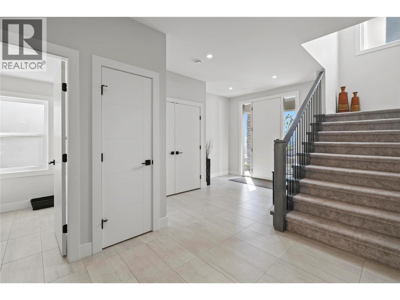  695 Deans Drive, Kelowna